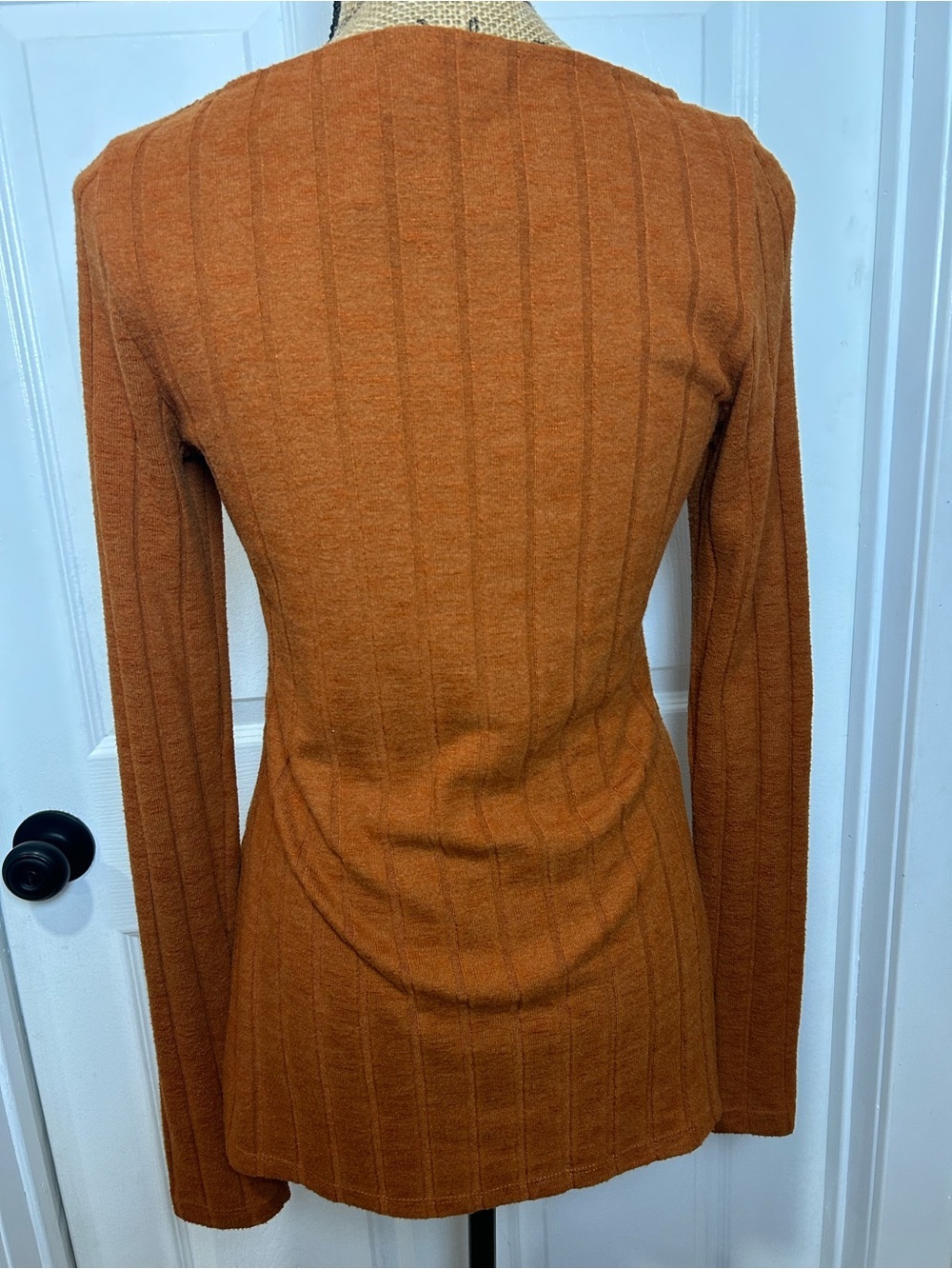 Anthropologie Ribbed Scoop-Neck Sweater in Rust Orange… - Picture 4 of 6